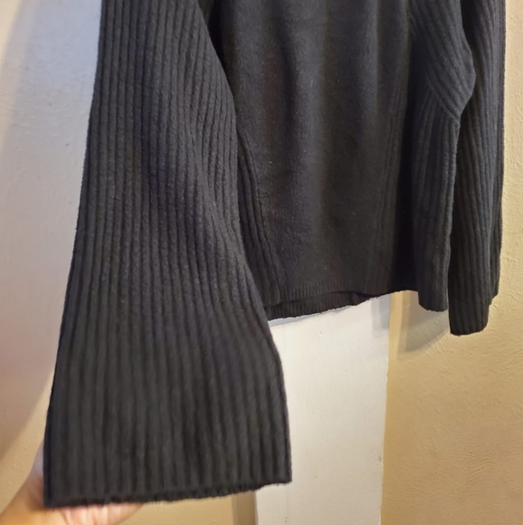 August 1 eight sweater - Picture 2 of 7